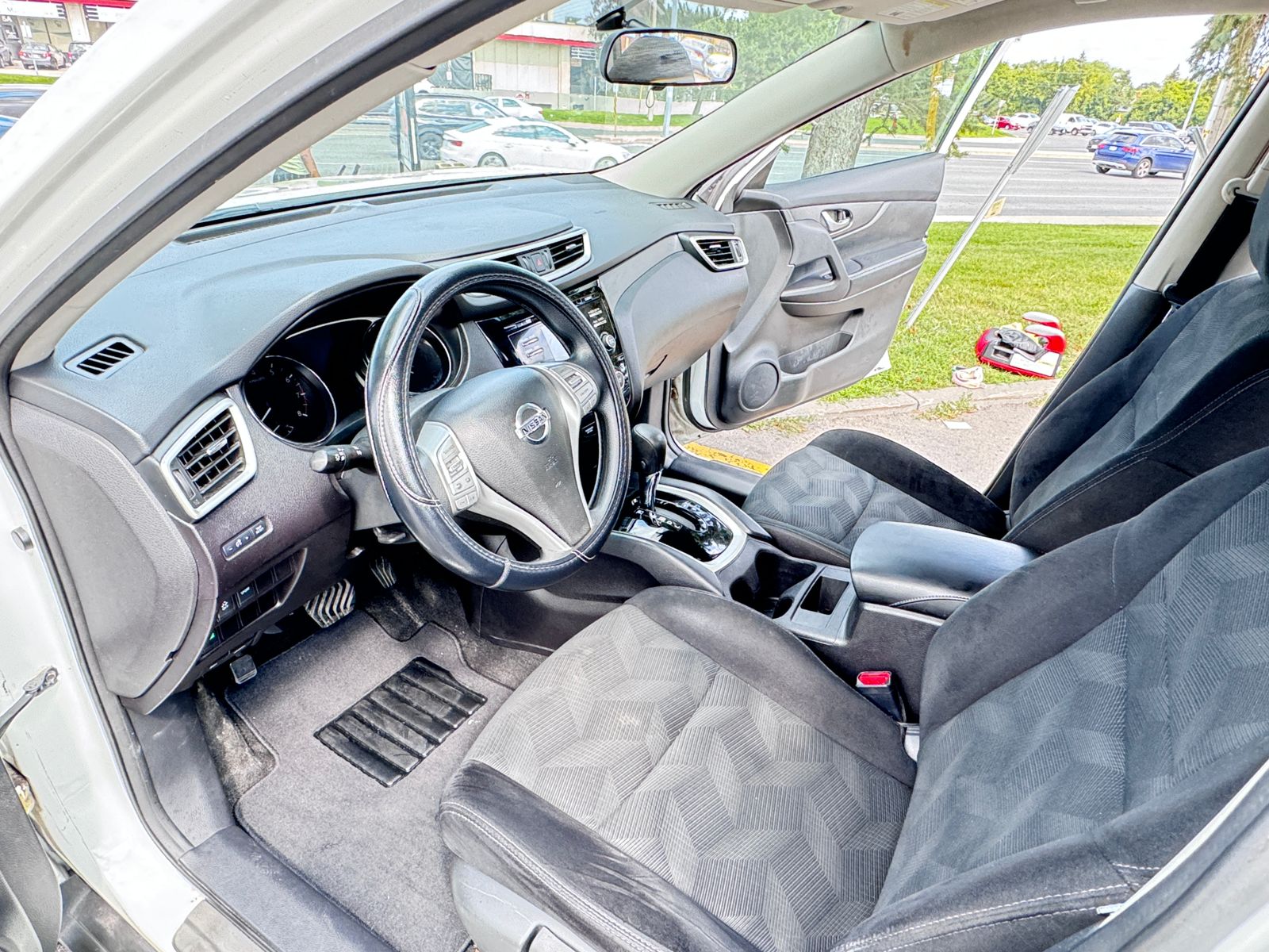 
								Nissan Rogue full									