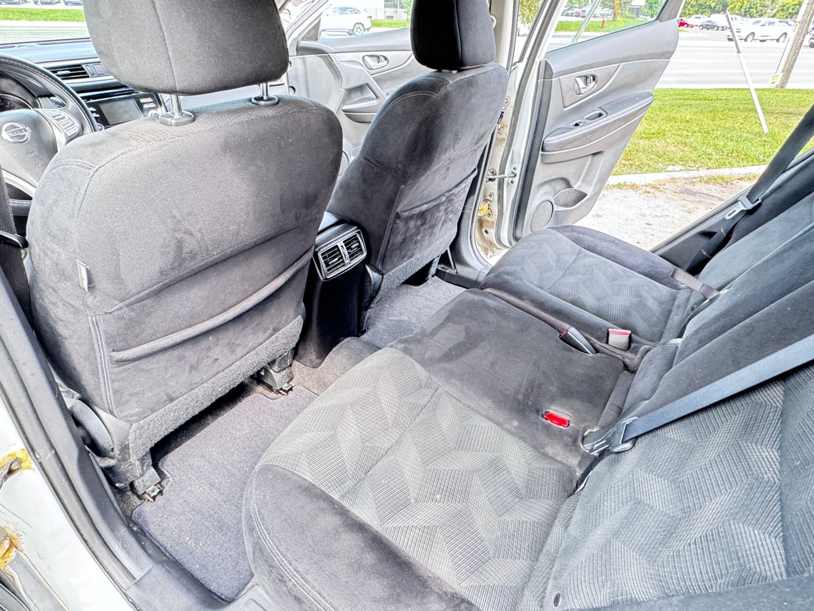 
								Nissan Rogue full									