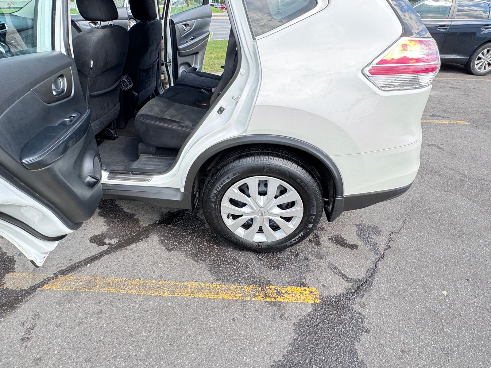 
								Nissan Rogue full									