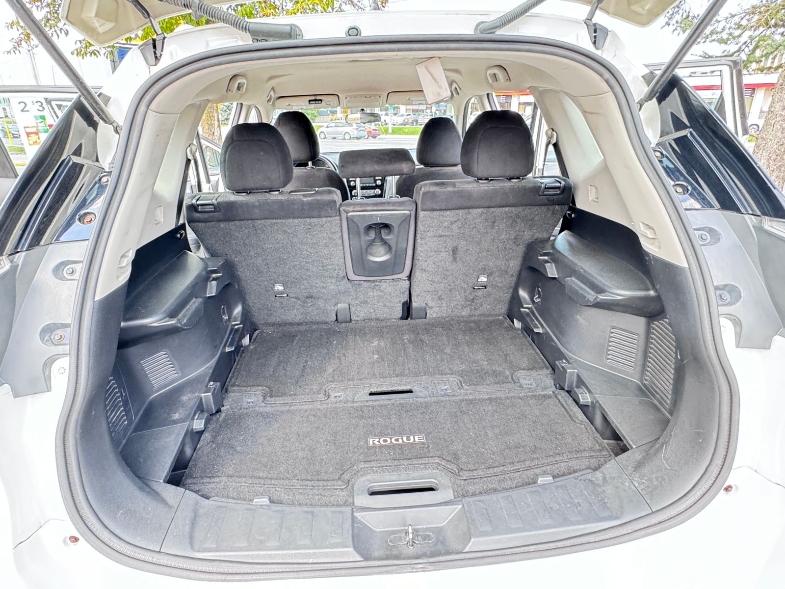 
								Nissan Rogue full									