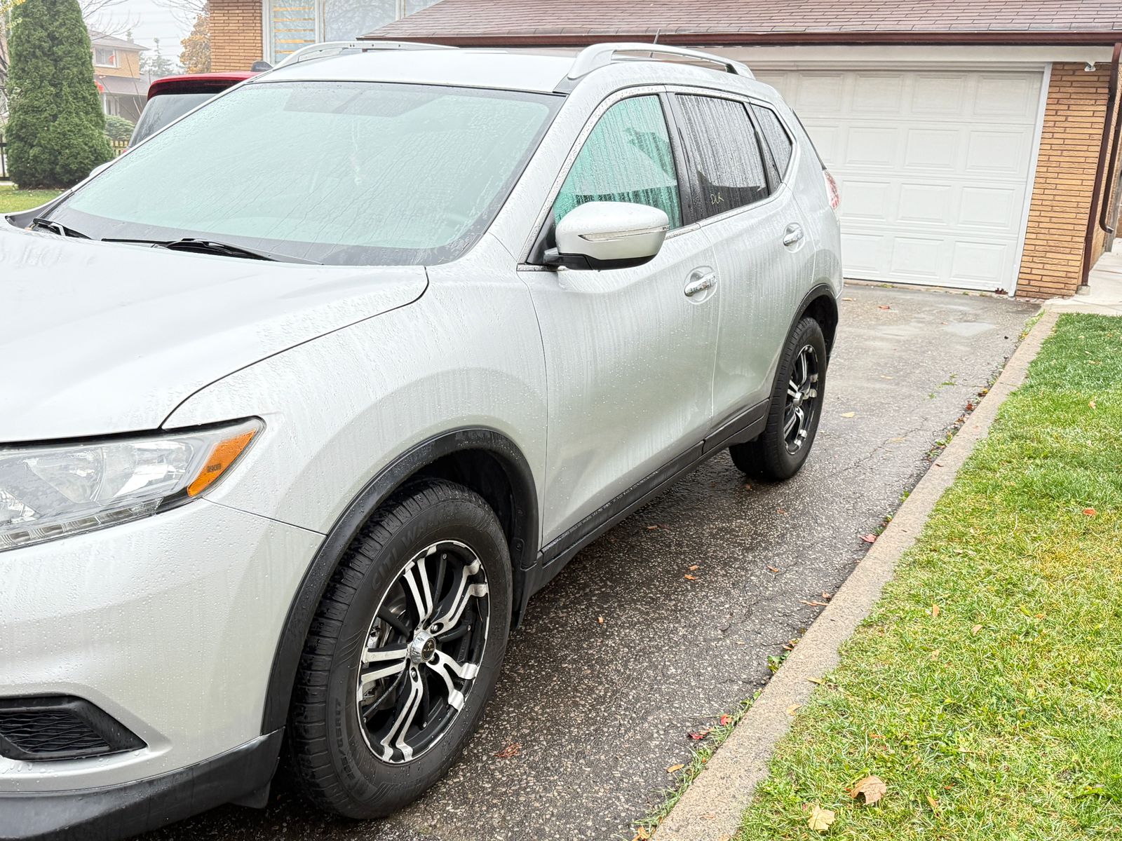 
								Nissan Rogue full									